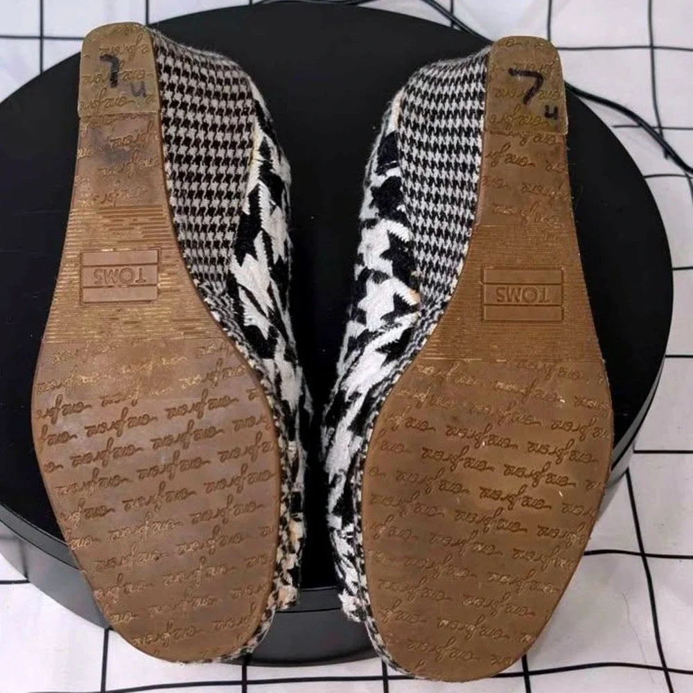 TOMS~Scottish Houndstooth PeepToe Wedge~Black & White Houndstooth Pattern~Size 6